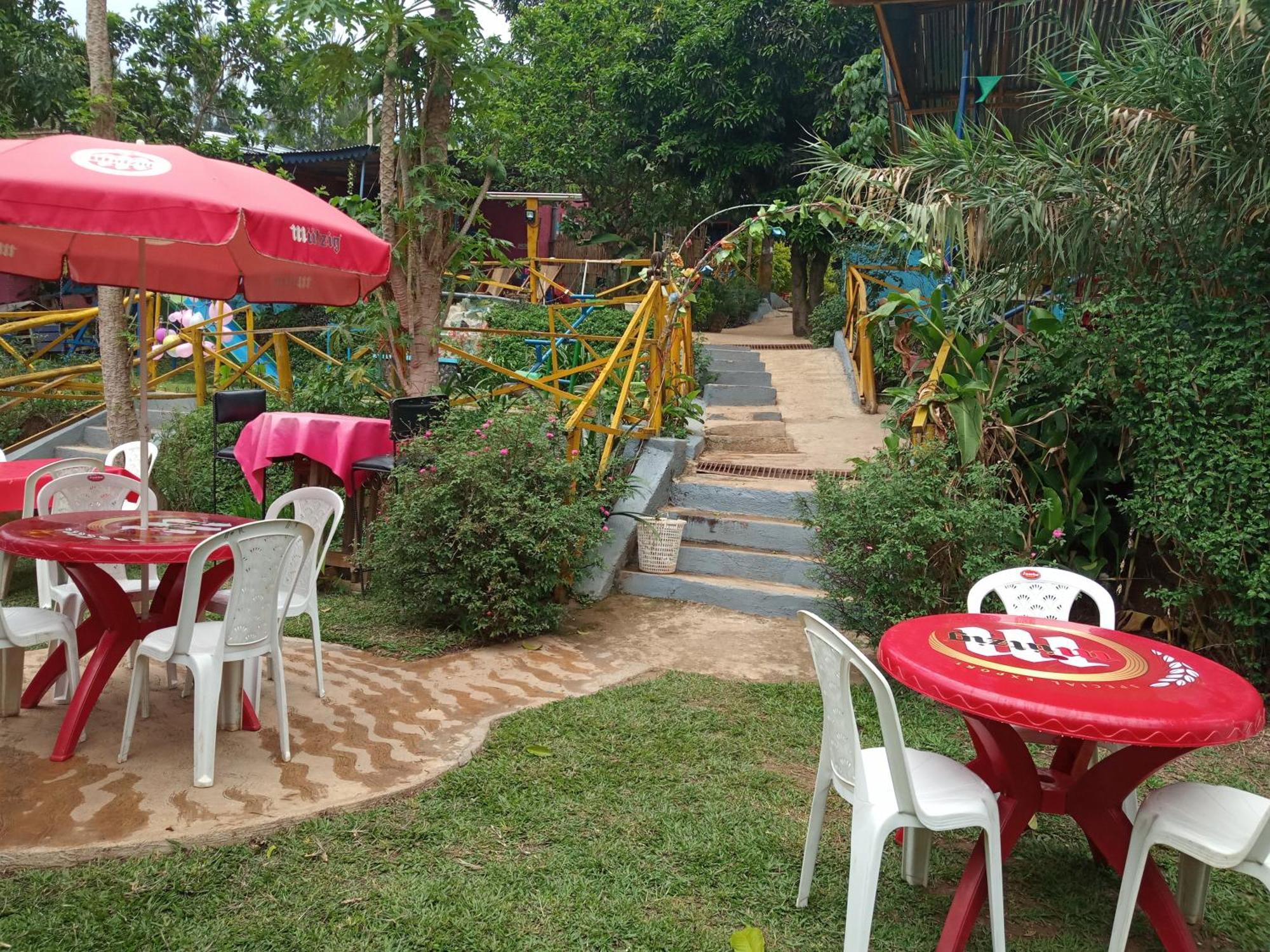 Colours Club And Spa Kigali Exterior photo